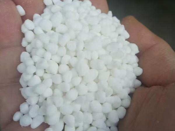 Mitä eroa on kontrolloidusti vapauttavilla lannoitteilla ja hitaasti vapautuvilla lannoitteilla?